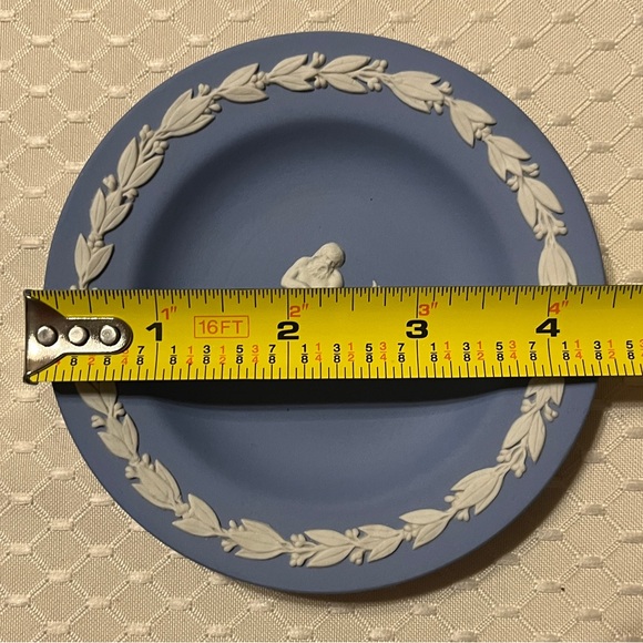 Wedgwood Jasperware Collector’s Plate Poseiden Ring Jewelry Dish - Picture 2 of 4